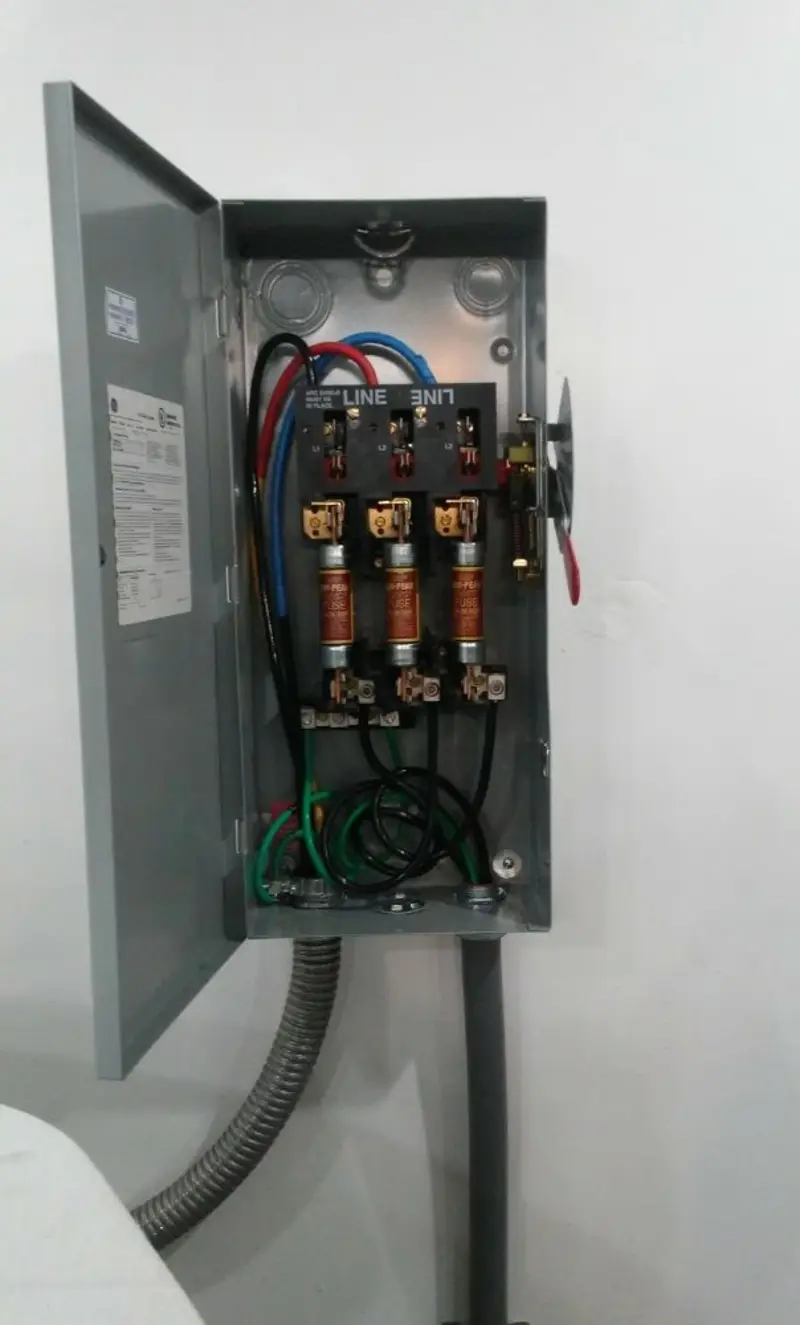Three-phase disconnect switch installed for Smoke Detector Installation in Lake in the Hills